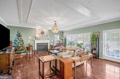 12428 Great Falls Dr, Bristow, VA 20136-2152