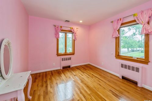 134 Old Courthouse Rd, New Hyde Park NY  11040-1227 exterior