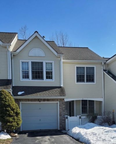 75 Spruce Ridge Dr, Fishkill, NY 12524-1544
