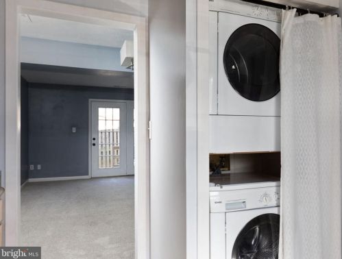 109 Davis Ave, Leesburg VA  20175-3442 exterior