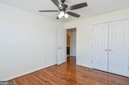 2617 Logan Wood Dr, Herndon VA 20171-4367 exterior