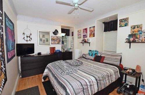 49 Gladys St, North Lindenhurst NY  11757-1202 exterior