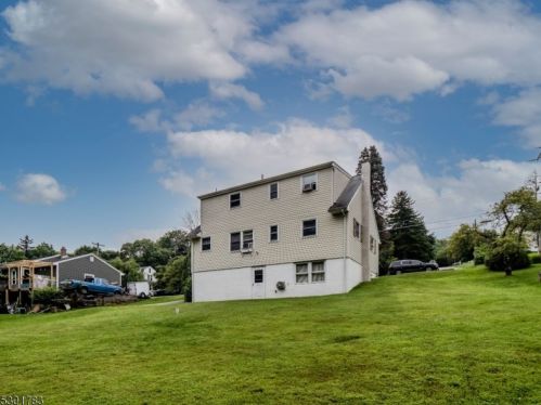 100 High St, Ogdensburg, NJ 07439-1218