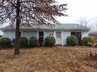 9819 Agena Dr, Louisville, KY 40229-1863