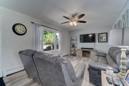 1480 9th Ave, Hammond, WI 54002-9376