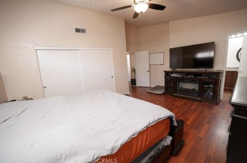 2869 La Vida Dr, Lancaster CA  93535-5873 exterior