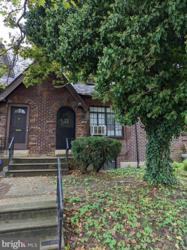 5306 Sherwood Ter, Camden, NJ 08109-1625