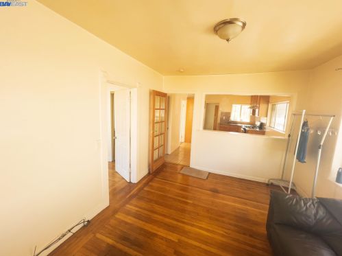 2443 28th St, Oakland, CA 94601-1309