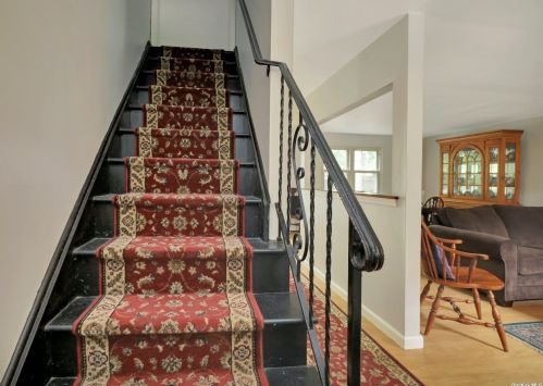 61 Bayonne Ave, Central Islip NY  11722-3429 exterior