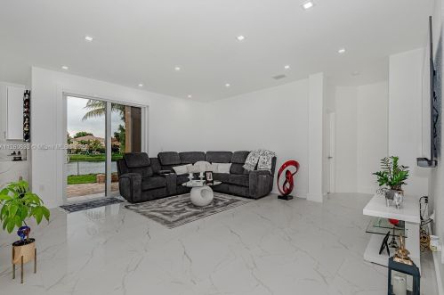 13040 52nd St, Hollywood FL  33027-5453 exterior