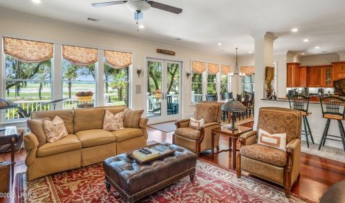66 Bay Dr, Beaufort SC  29907-1755 exterior