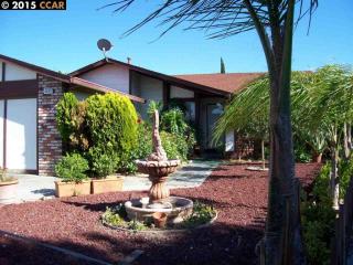 2233 Carmel Ct, West Pittsburg, CA 94565-4345