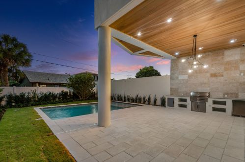 724 Lake Ave, Delray Beach FL  33483-5928 exterior