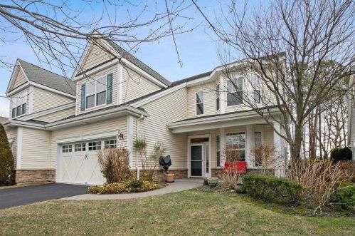 62 Encore Blvd, Eastport, NY 11941-1619