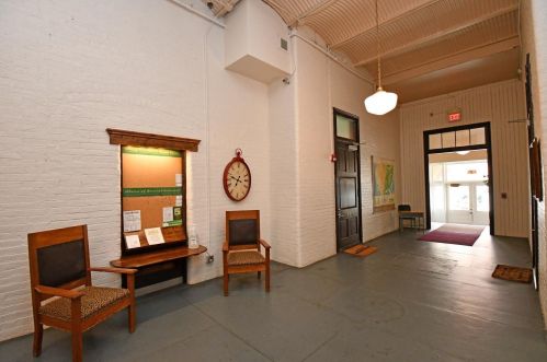 1615 Chase Ave, Cincinnati OH 45223-2277 exterior