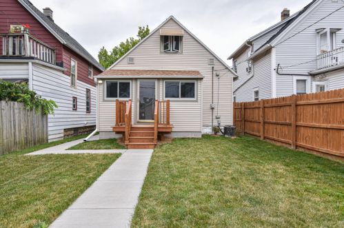 922 75th St, Milwaukee WI 53214-3016 exterior