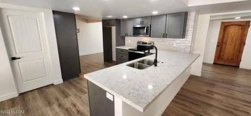 3300 Riverbend Pl, Tucson, AZ 85750-2510