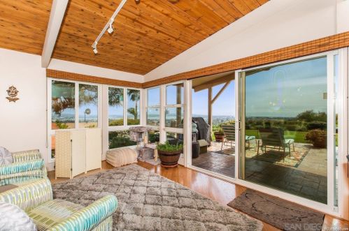 5022 Pacifica Dr, San Diego CA  92109-1502 exterior