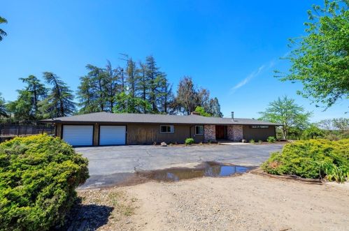 9321 Meadow Dr, Winton, CA 95388-9618