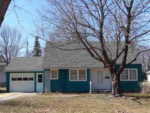 738 2nd St, Cresco, IA 52136-1146