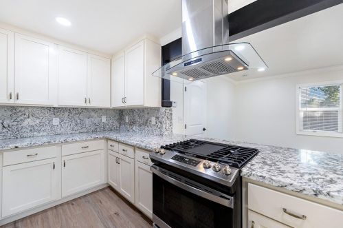 5457 Illinois Ave, Fresno, CA 93727-3323