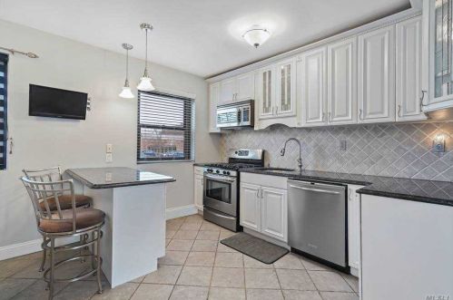 84-11 Shore Pkwy, Jamaica NY  11414-2403 exterior