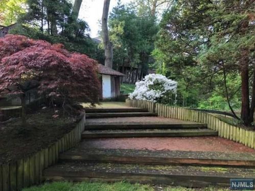 960 Lincoln Pl, Teaneck NJ  07666-2608 exterior