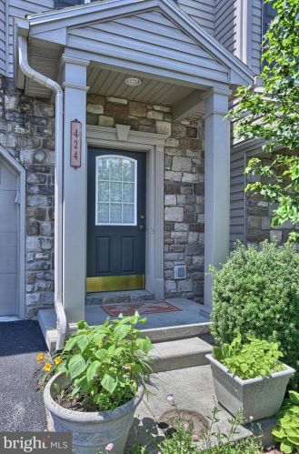 424 Maywood Ct, Navy Sup Dpt, PA 17050-2952