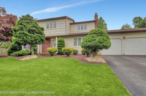 9 Sussex Rd, Morganville, NJ 07751-1331