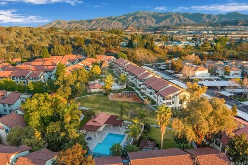 18144 Sundowner Way, Santa Clarita CA  91387-3088 exterior