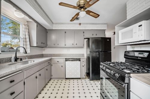 2439 Alvina Ave, Milwaukee WI 53221-4957 exterior