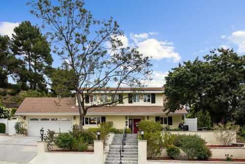1410 Thurlene Rd, Glendale, CA 91206-1345