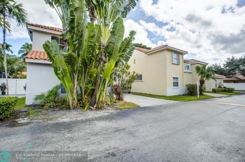 3065 36th Ave, Hollywood FL  33021-3060 exterior