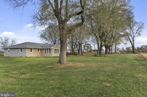 250 Shady Ln, Carlisle PA  17013-1637 exterior