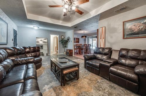 110 Chieftain Dr, Waxahachie TX  75165-1503 exterior