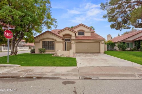 5747 Harrison St, Chandler, AZ 85226-1815