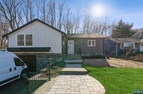 676 Ramapo Valley Rd, Oakland NJ  07436-3003 exterior