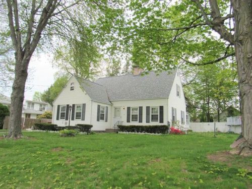 15 Donlyn Dr, Chicopee, MA 01013-2913