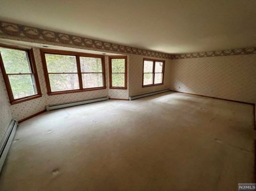 61 Bentley Dr, Franklin Lakes NJ  07417-1942 exterior