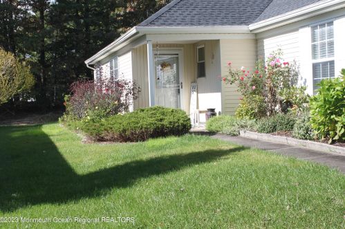 26 Rosewood Ct, Lakewood NJ  08701-5721 exterior