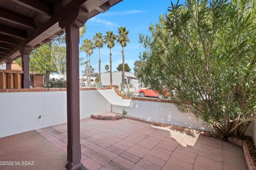 211 Camino Manzana, Green Valley, AZ 85614-2686
