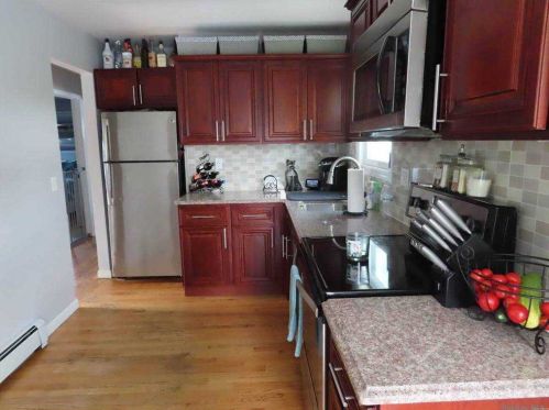 21 Starlight Ct, Babylon, NY 11704-2918