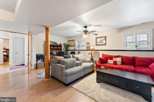 16309 Poplar Hill Rd, Haymarket VA  20169-2101 exterior