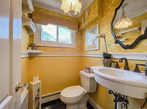 47 Myson St, West Islip NY  11795-2703 exterior