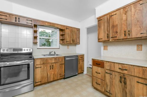 495 Delaware Ave, North Lindenhurst NY  11757-3410 exterior