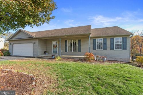 290 Abbey Dr, Mount Wolf, PA 17347-9518