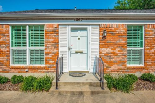 1367 Roaring Springs Rd, Fort Worth, TX 76114-4494
