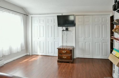 9 Stephen Ct, New Britain CT  06053-1633 exterior