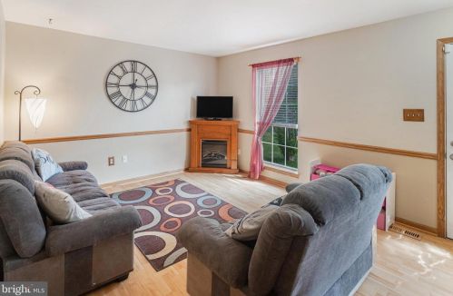 5624 Reardon Ln, Woodbridge VA  22193-3756 exterior