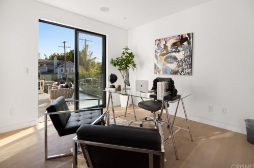 15245 Greenleaf St, Van Nuys CA 91403-4010 exterior